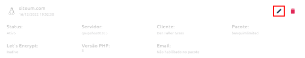 [Alt text: imagem do painel de configurações de um site destacando com um quadrado de bordas vermelhas o ícone em formato de lápis que está no canto superior direito da tela.]