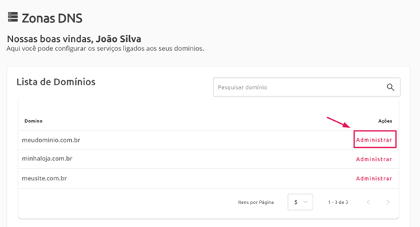 [Alt text: Imagem do painel da zona DNS com alguns domínios listados. O primeiro domínio listado está com a opção “Administrar” destacada por uma seta vermelha e um retângulo de contorno vermelho.]