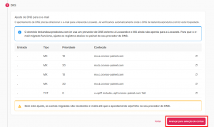 imagem da tabela de apontamentos DNS com as colunas de tipo de entrada, nome e conteúdo. Logo abaixo dos campos, há um aviso informando que os apontamentos são necessários para que os emails novos sejam encaminhados para a Revenda.](Imagem-11)