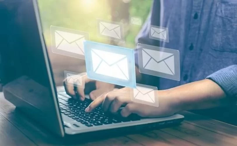 a personalização de e-mail marketing, anúncios e outros touchpoints ajudam a fortalecer a comunicação entre marca e consumidor