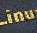 Imagem formada por pixels quadrados com palavra Linux em 3D amarelo e fundo cinza.