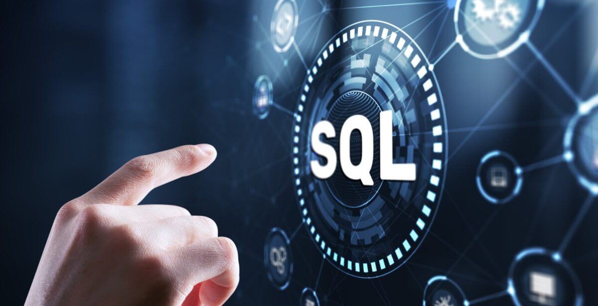 A imagem mostra o dedo de uma pessoa prestes a tocar uma tela em que há uma esfera com a sigla "SQL". Há outras opções em volta, e todas parecem estar em uma tela gigante.