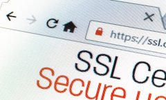 A imagem mostra um close-up de um navegador de internet com a URL iniciando em "https://", acompanhado de um ícone de cadeado vermelho, indicando um possível alerta de segurança. Para conter problemas do tipo, o ideal é usar um certificado SSL na página.