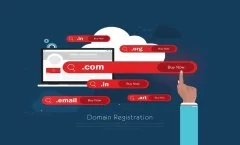 A ilustração representa o processo de registrar domínio na internet. Um laptop exibe uma página de registro de domínios, enquanto extensões populares como .com, .org, .email e .in aparecem como opções disponíveis para compra. Uma mão digital está prestes a clicar no botão "Buy Now", simbolizando a escolha e aquisição de um nome de domínio.