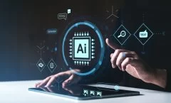 Humano interagindo com interface de holograma AI no tablet digital em configuração escura.