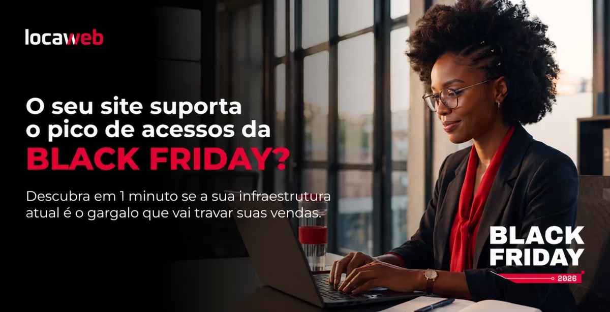 Empreendedora verifica no notebook se o site da loja virtual está preparado para a Black Friday 2026.